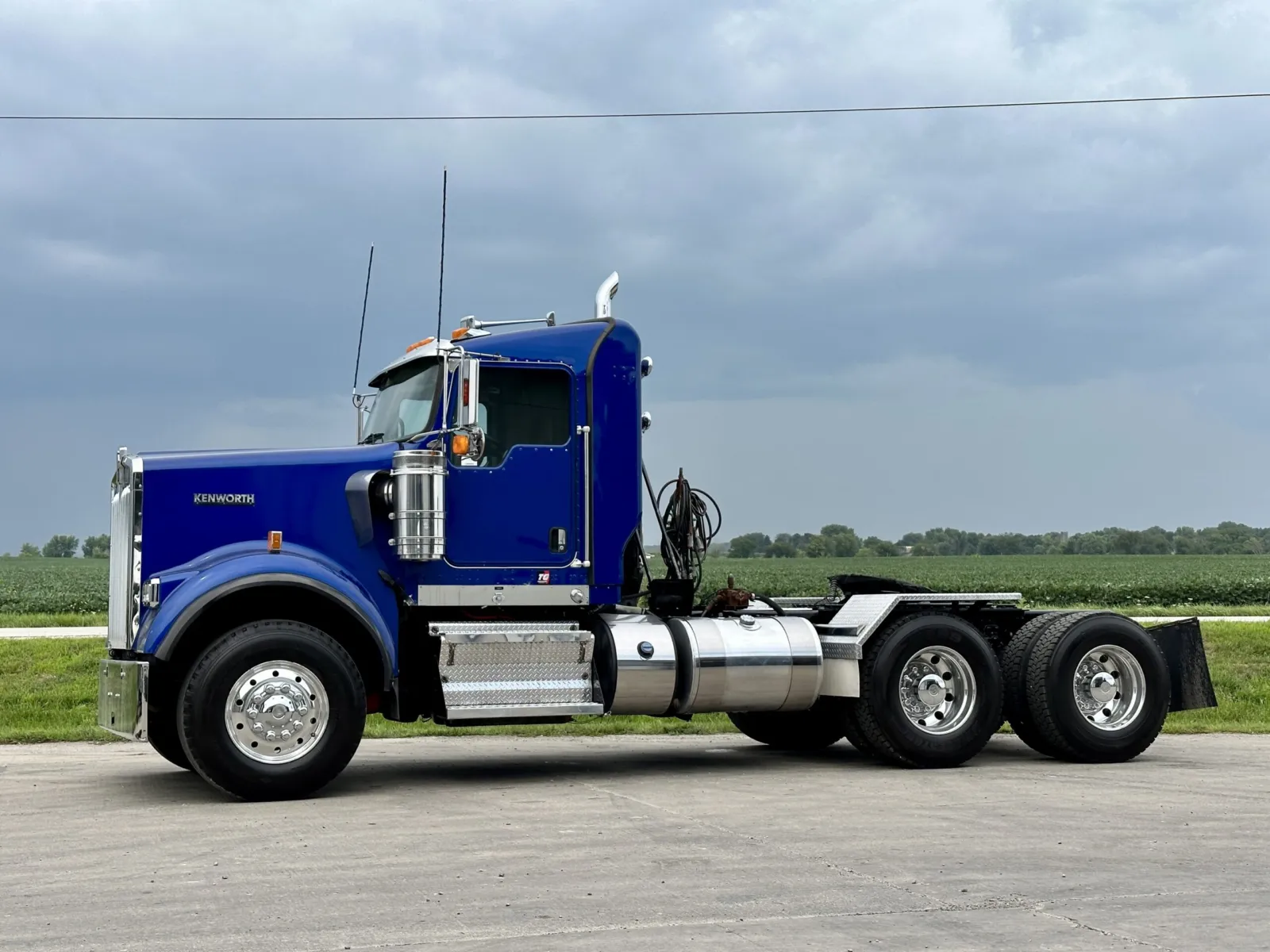 2018 Kenworth W900 - image 2