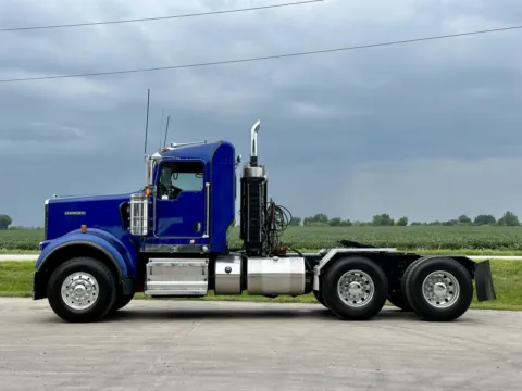 More photos of 2018 KENWORTH W900 at Forge Truck Centers - Illinois, IL