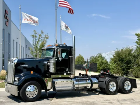 2011 KENWORTH W900 for sale in New Lenox, IL