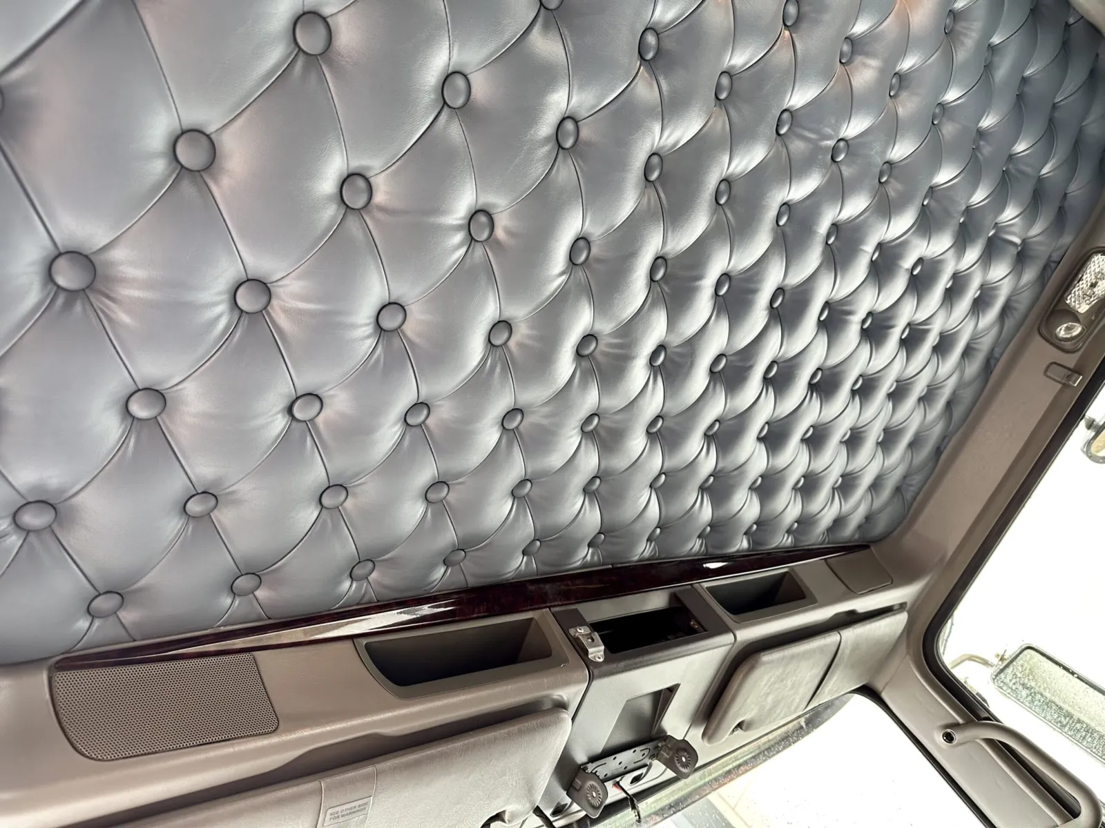 2011 Kenworth W900 - image 20