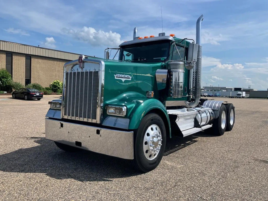 2011 Kenworth W900 - image 21
