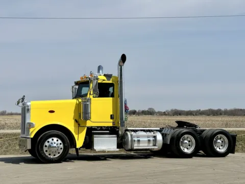 Photos of 2014 PETERBILT 389 for sale in New Lenox, IL at Forge Truck Centers - Illinois