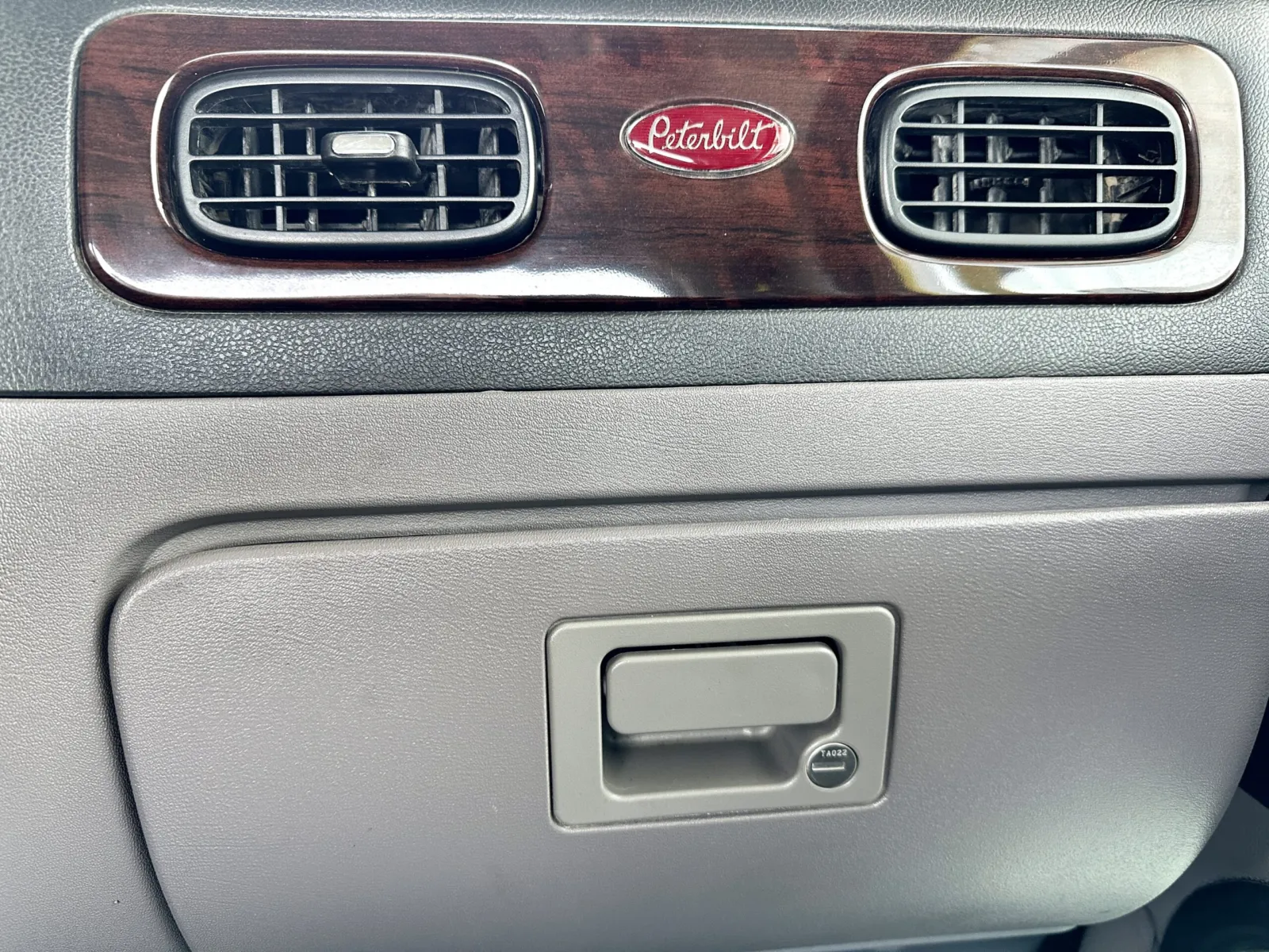 2014 Peterbilt 389 - image 20