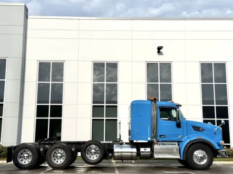 Another view of 2016 PETERBILT 567 for sale in New Lenox, IL at Forge Truck Centers - Illinois