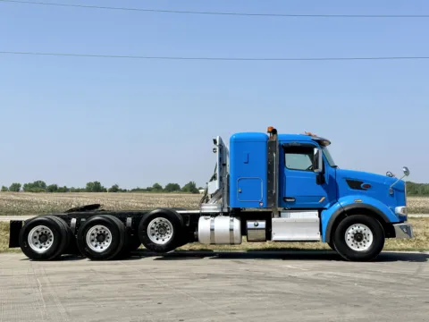 Another view of 2016 PETERBILT 567 for sale in New Lenox, IL at Forge Truck Centers - Illinois