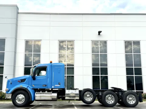 More photos of 2016 PETERBILT 567 at Forge Truck Centers - Illinois, IL