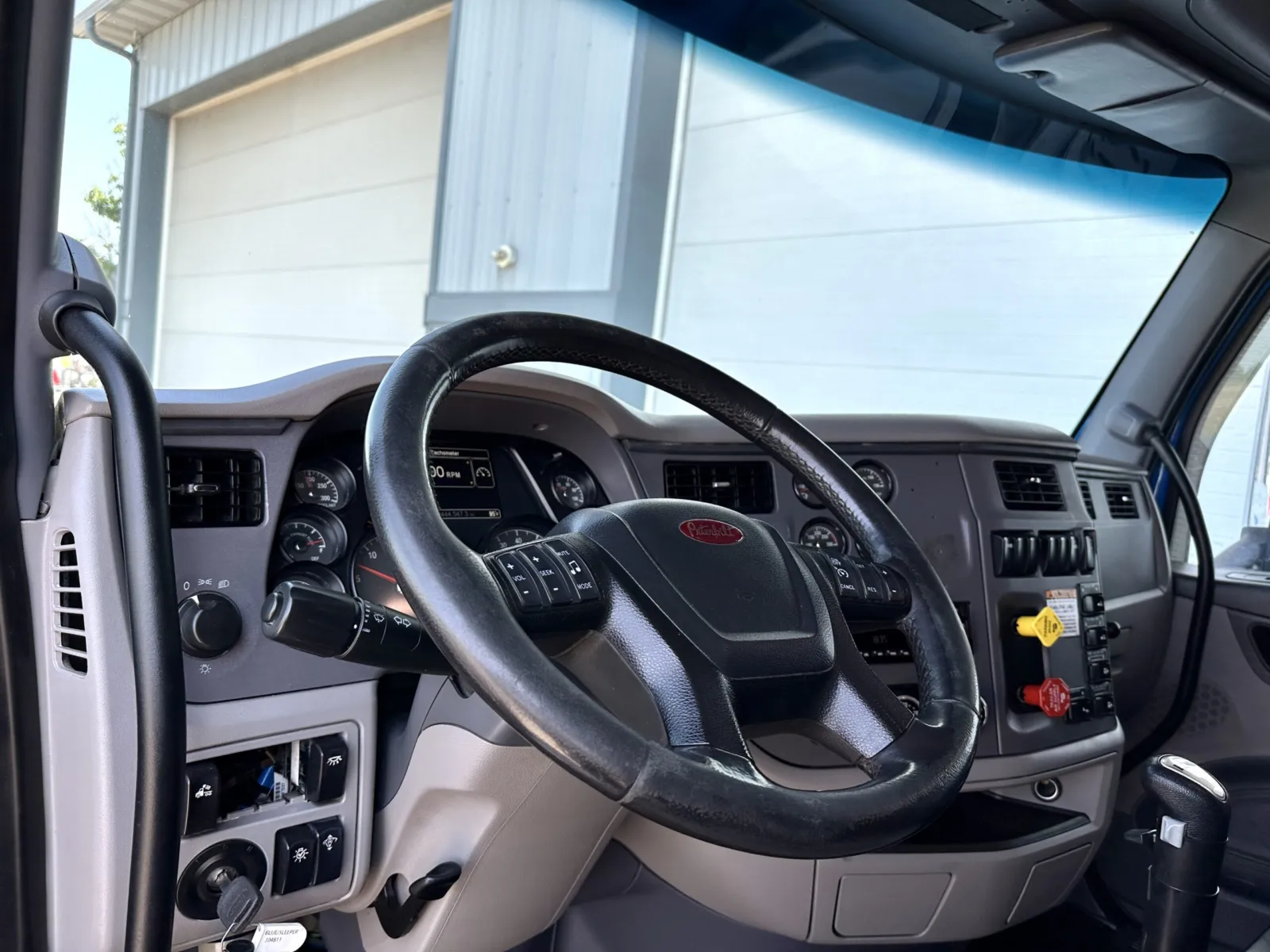 2016 Peterbilt 567 - image 15