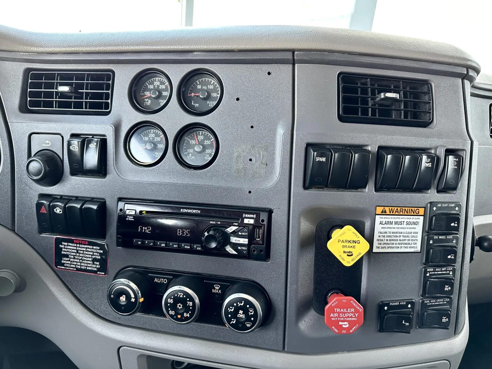 2016 Peterbilt 567 - image 17