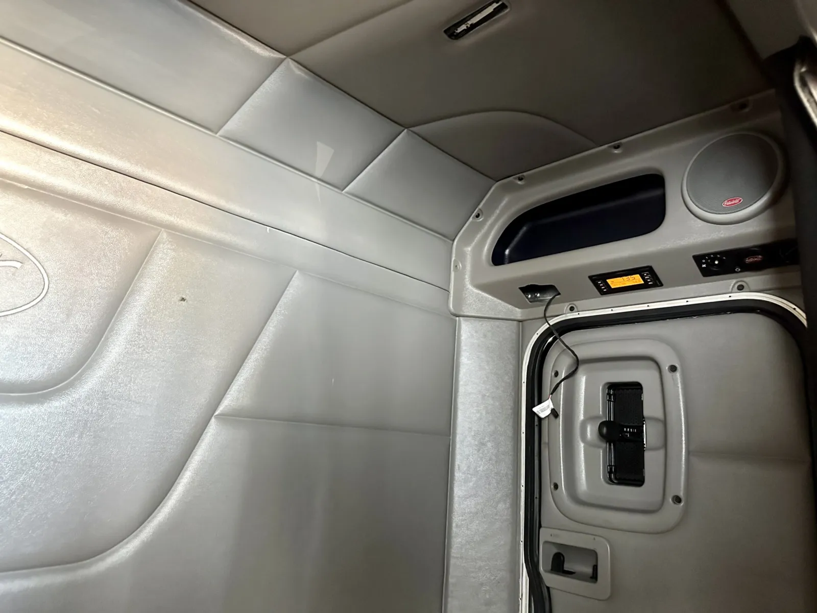 2016 Peterbilt 567 - image 22