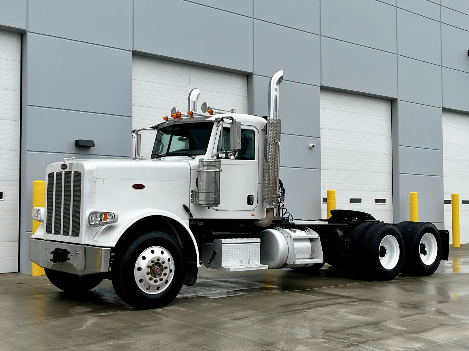 2014 Peterbilt - image 2