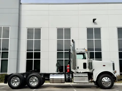 Another view of 2014 PETERBILT 388 for sale in New Lenox, IL at Forge Truck Centers - Illinois