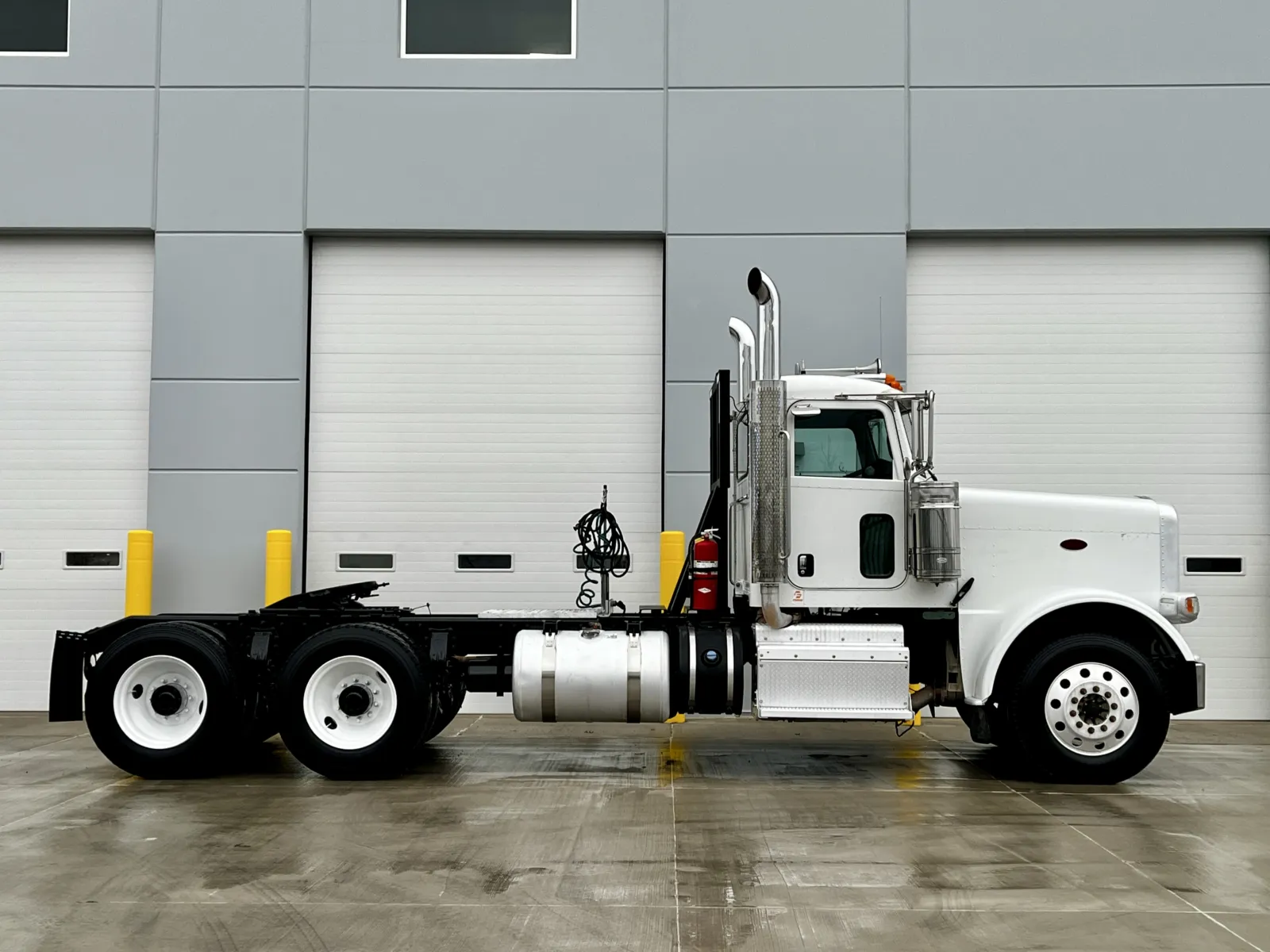 2014 Peterbilt - image 3