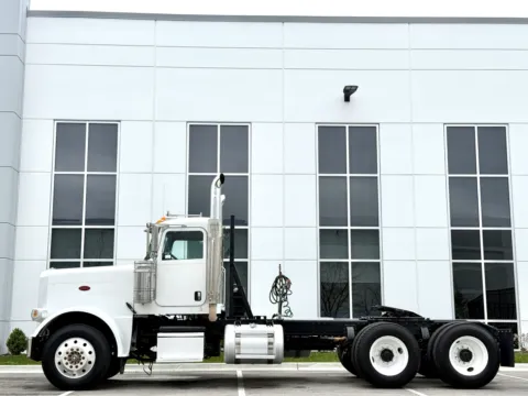 More photos of 2014 PETERBILT 388 at Forge Truck Centers - Illinois, IL