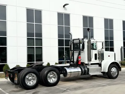 More photos of 2014 PETERBILT 388 at Forge Truck Centers - Illinois, IL