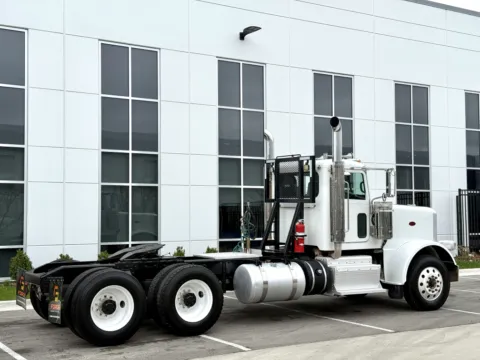 More photos of 2014 PETERBILT 388 at Forge Truck Centers - Illinois, IL