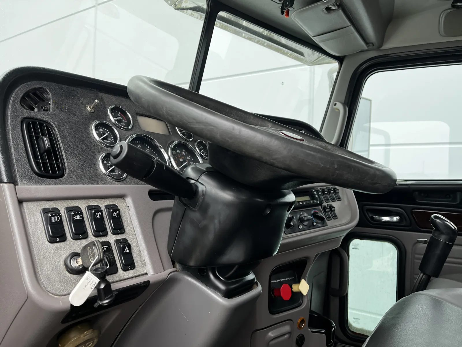 2014 Peterbilt - image 15