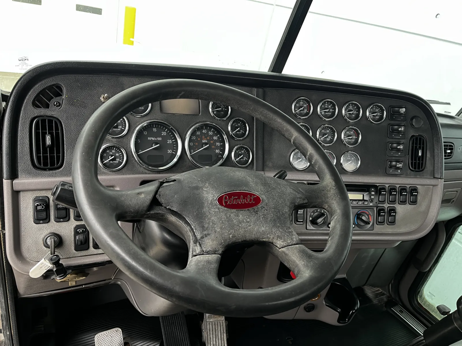 2014 Peterbilt - image 16