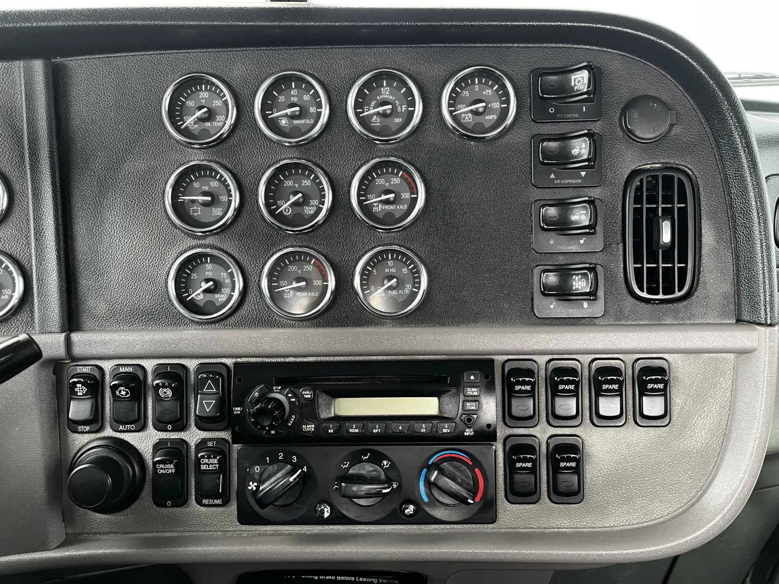 2014 Peterbilt - image 18