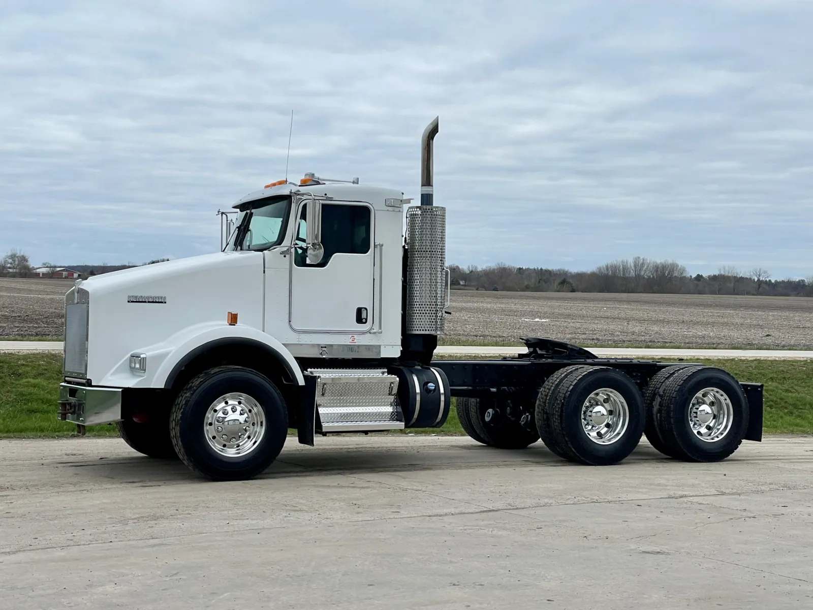 2014 Kenworth T800 - image 2