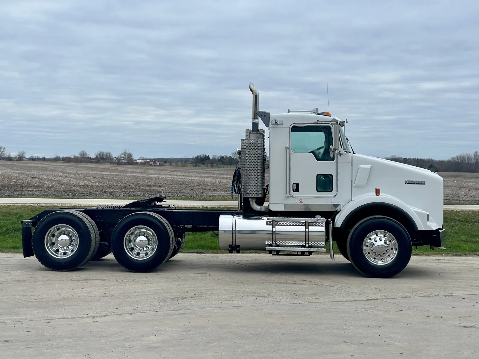 2014 Kenworth T800 - image 3