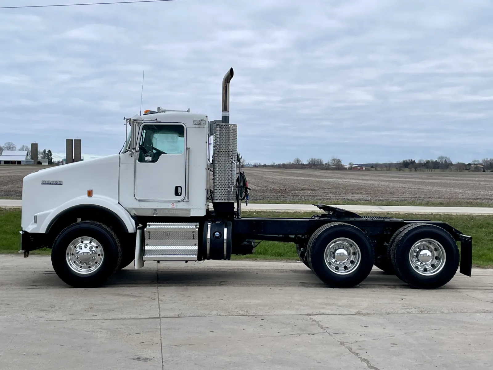 2014 Kenworth T800 - image 4