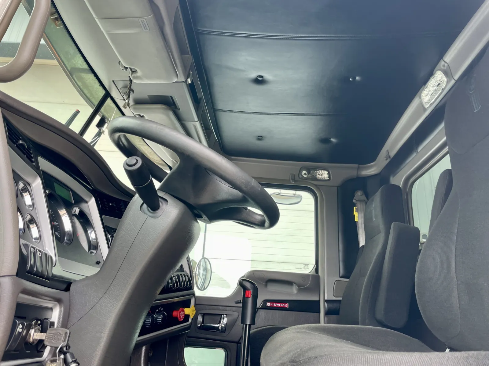 2014 Kenworth T800 - image 14