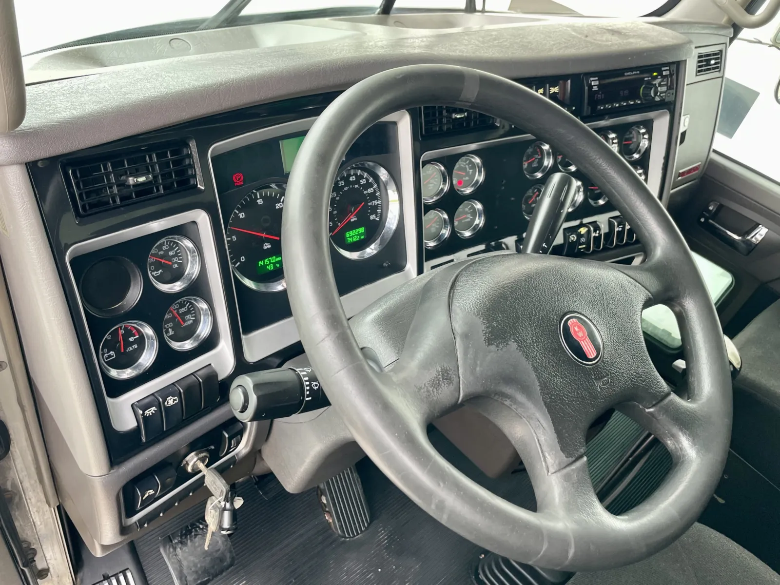 2014 Kenworth T800 - image 15