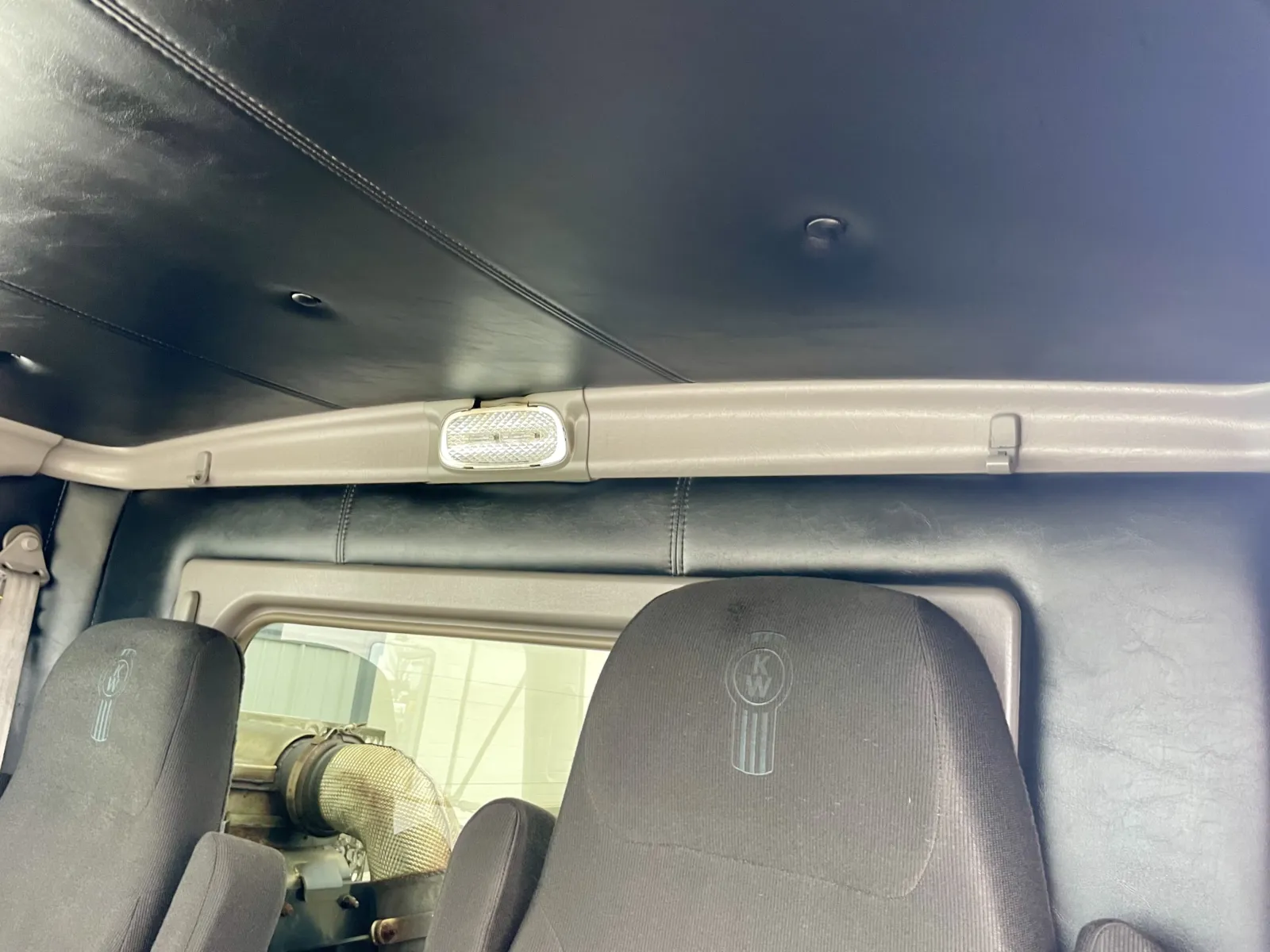 2014 Kenworth T800 - image 20