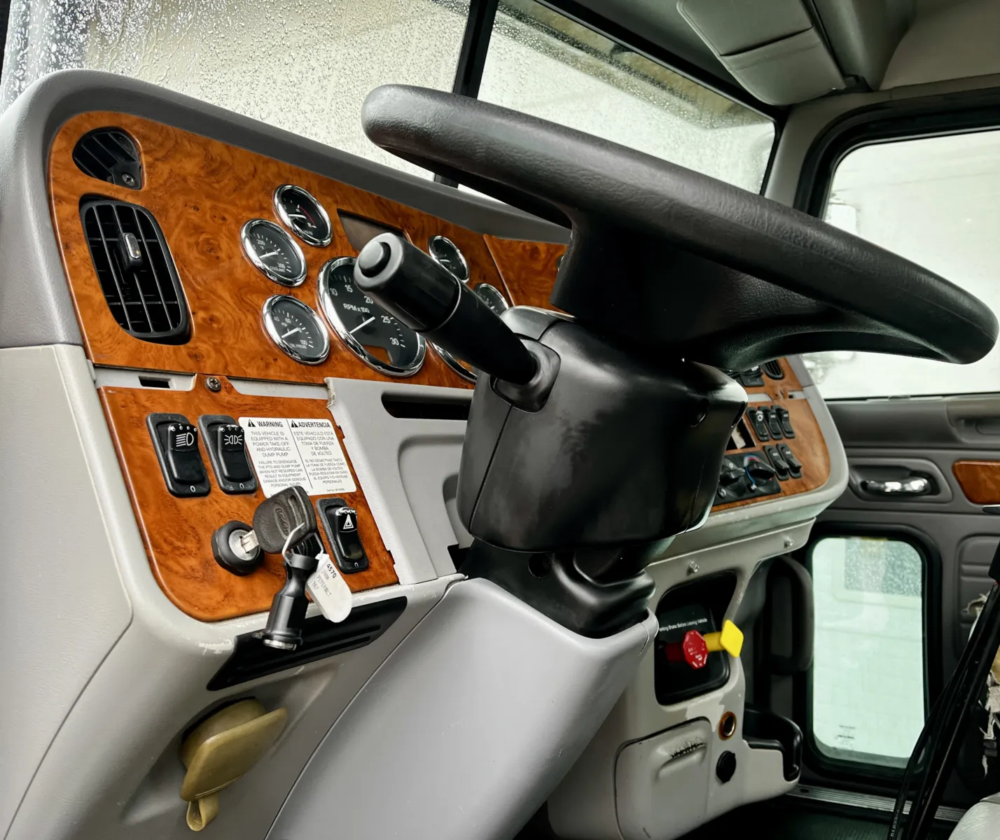 2008 Peterbilt - image 15