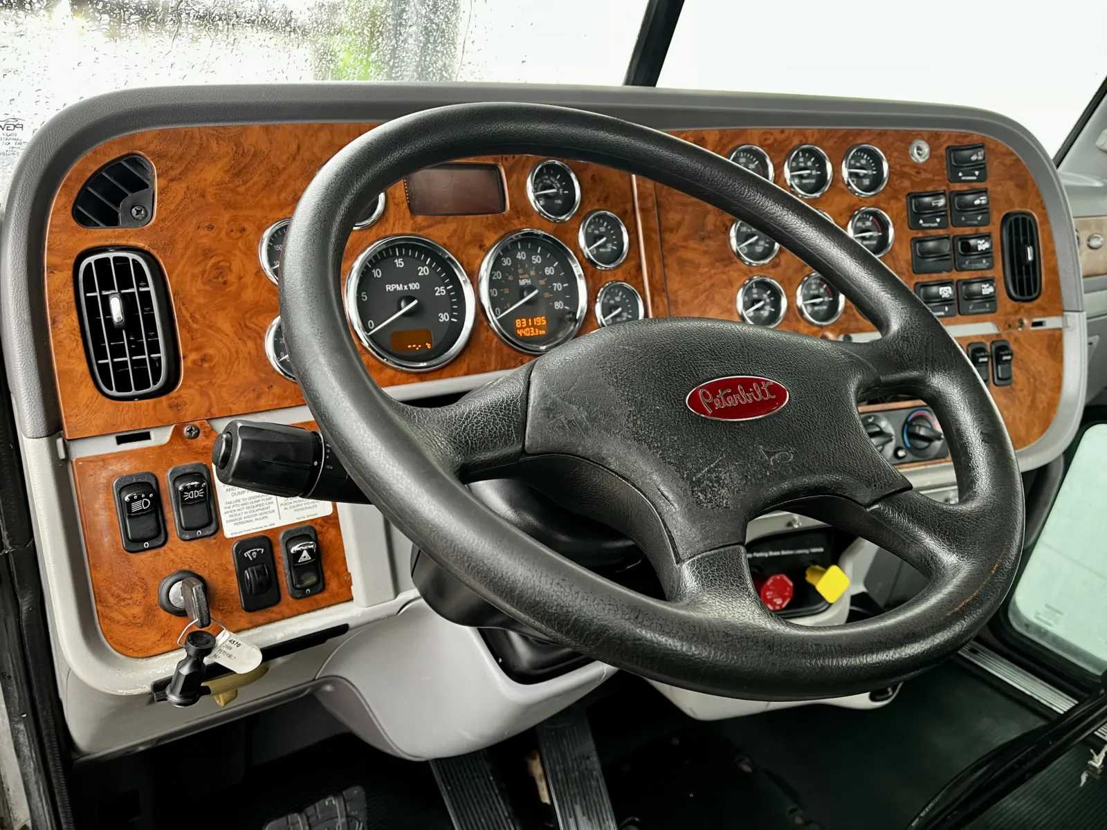 2008 Peterbilt - image 16