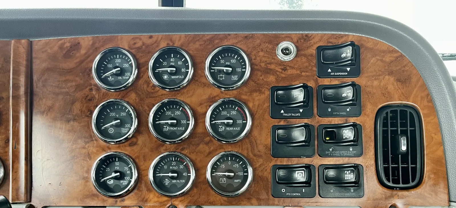 2008 Peterbilt - image 18