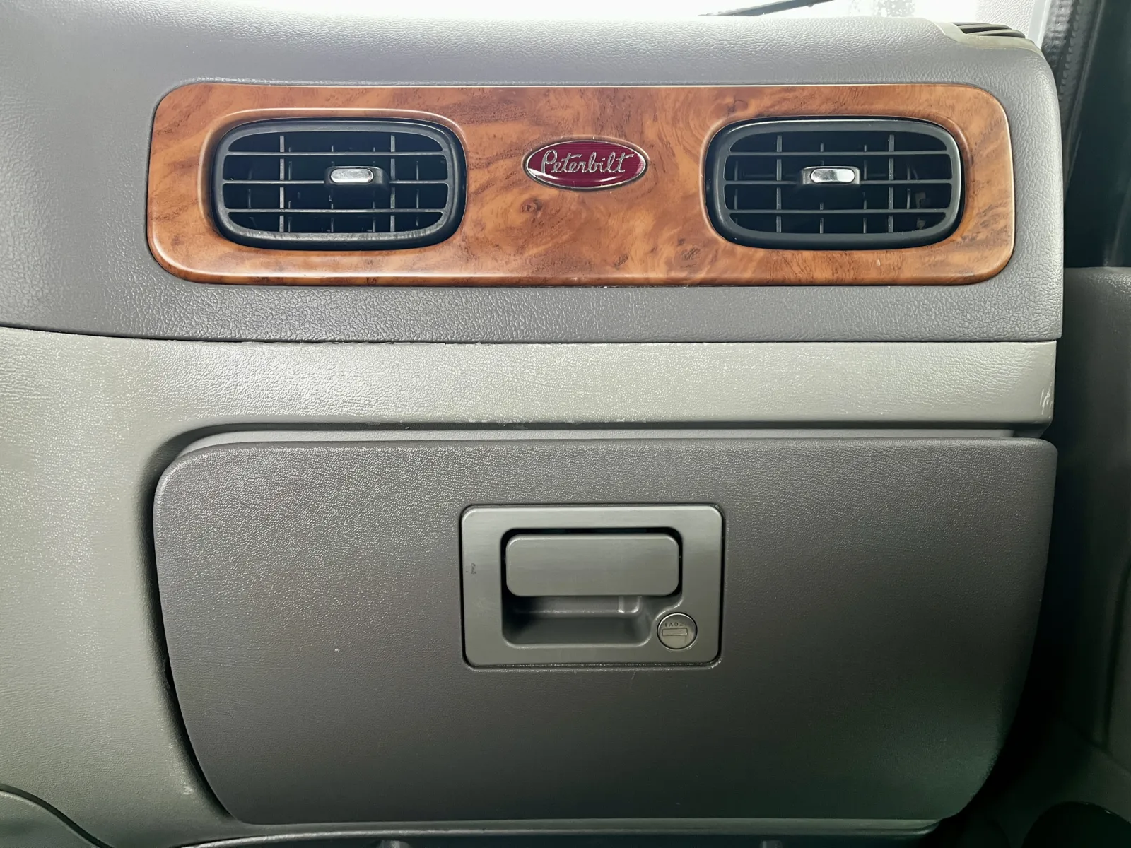 2008 Peterbilt - image 19