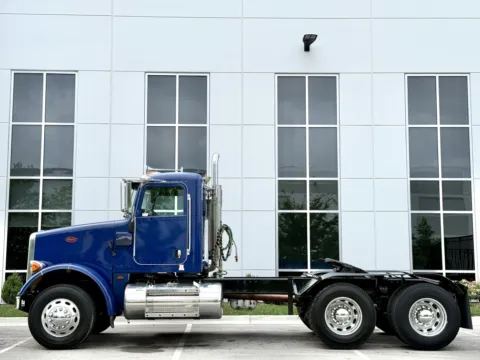 More photos of 2016 PETERBILT 365 at Forge Truck Centers - Illinois, IL