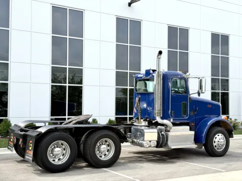 More photos of 2016 PETERBILT 365 at Forge Truck Centers - Illinois, IL