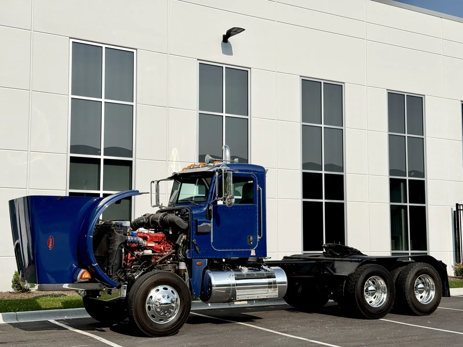 2016 Peterbilt 365 - image 10