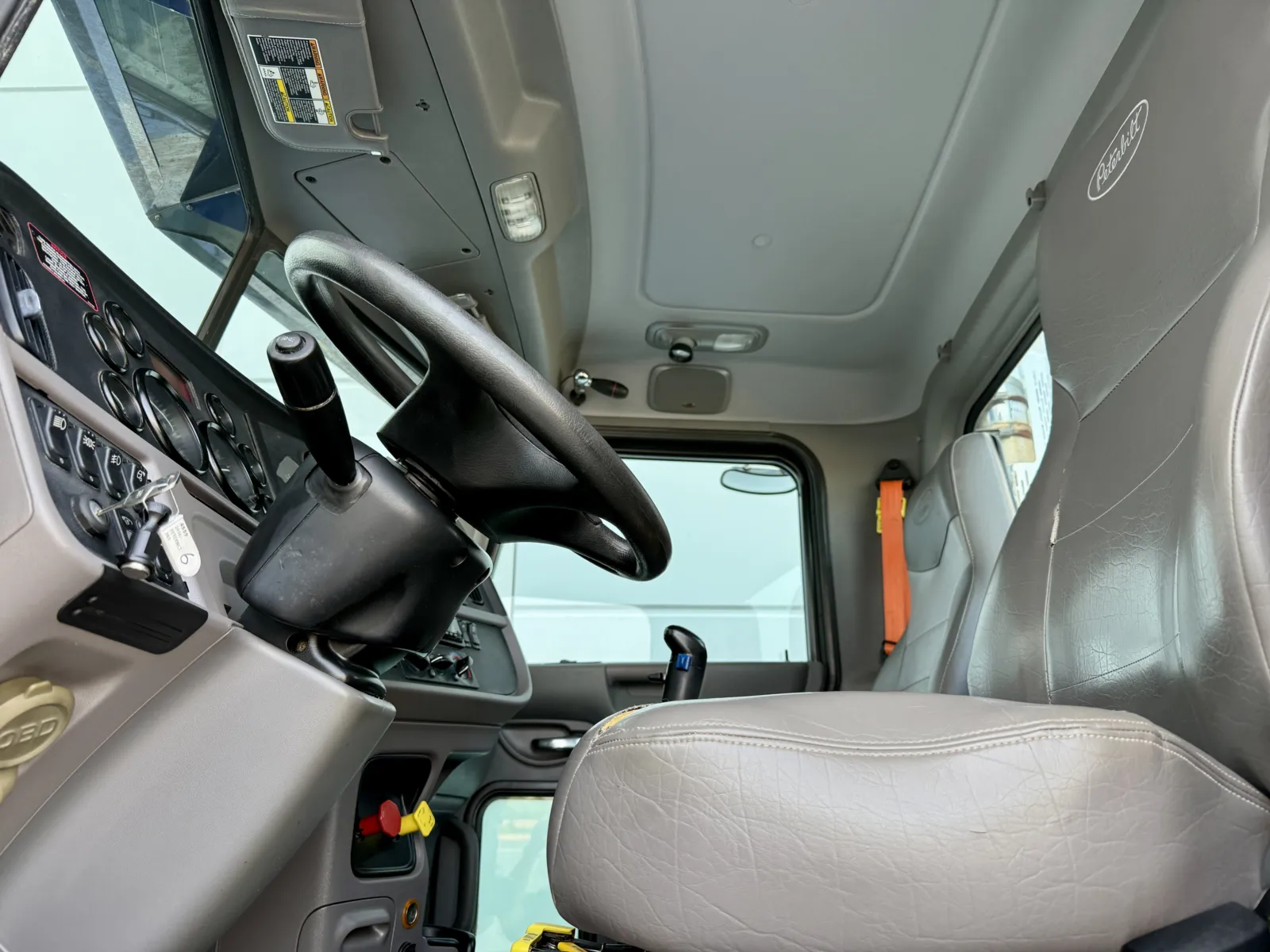 2016 Peterbilt 365 - image 14