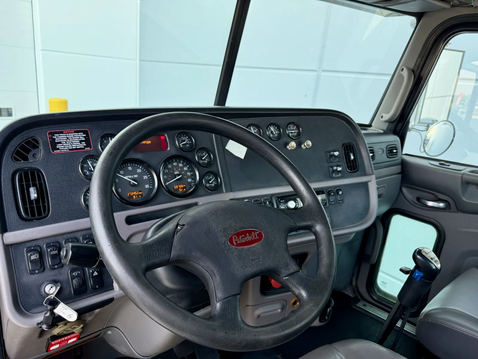 2016 Peterbilt 365 - image 15