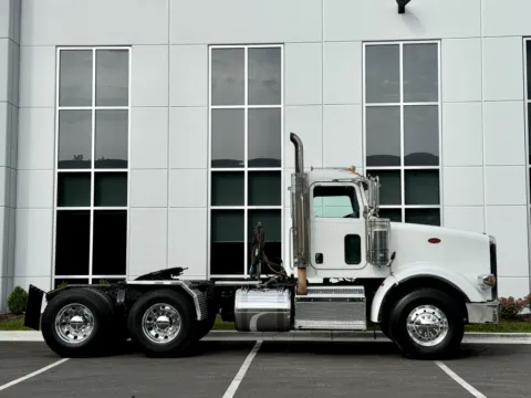 Another view of 2015 PETERBILT 367 for sale in New Lenox, IL at Forge Truck Centers - Illinois
