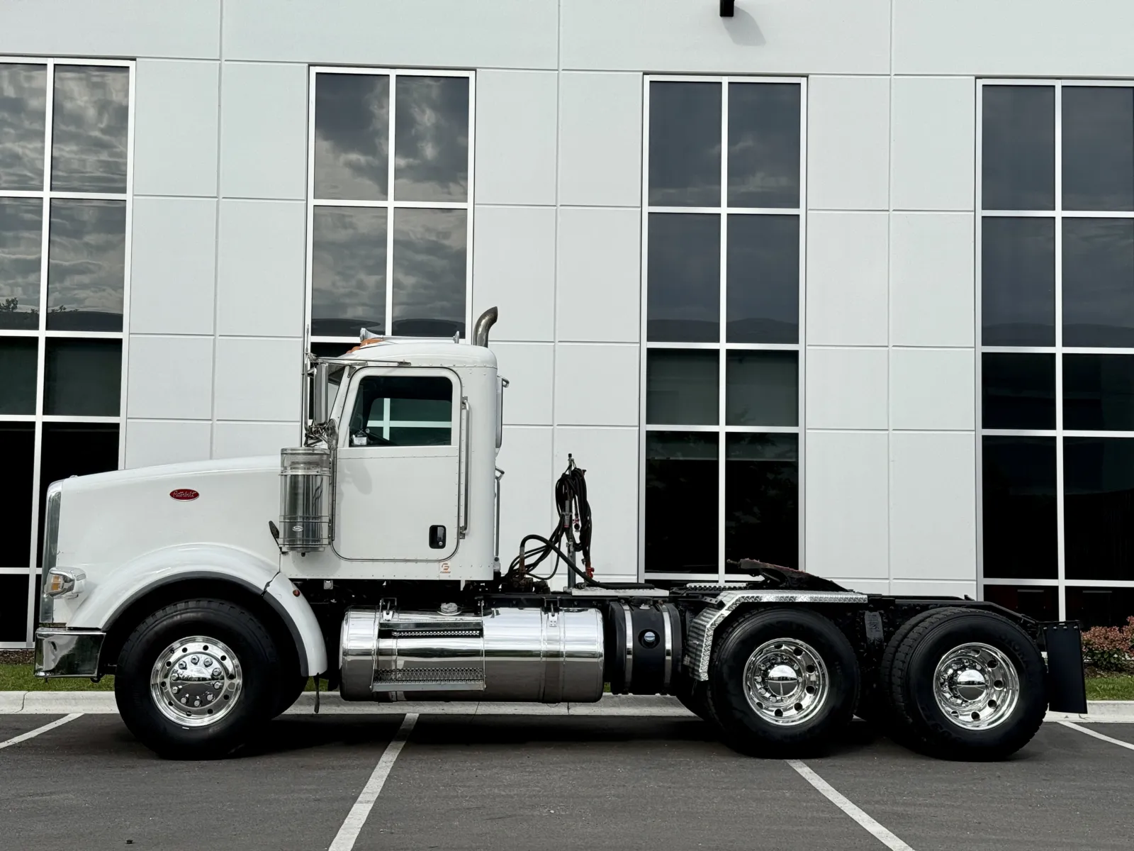 2015 Peterbilt - image 4