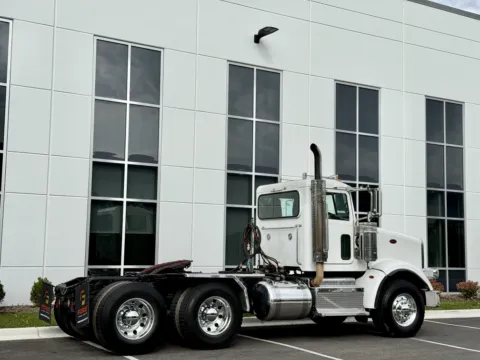 More photos of 2015 PETERBILT 367 at Forge Truck Centers - Illinois, IL