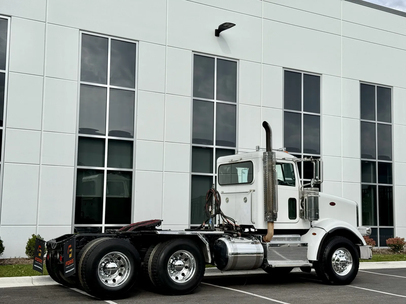 2015 Peterbilt - image 5