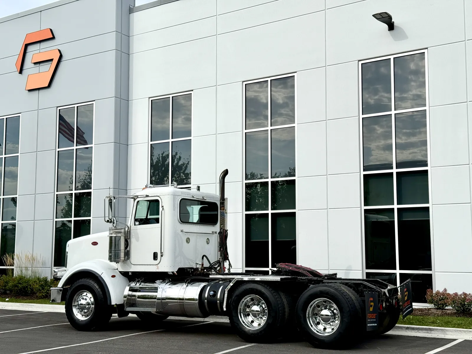 2015 Peterbilt - image 6