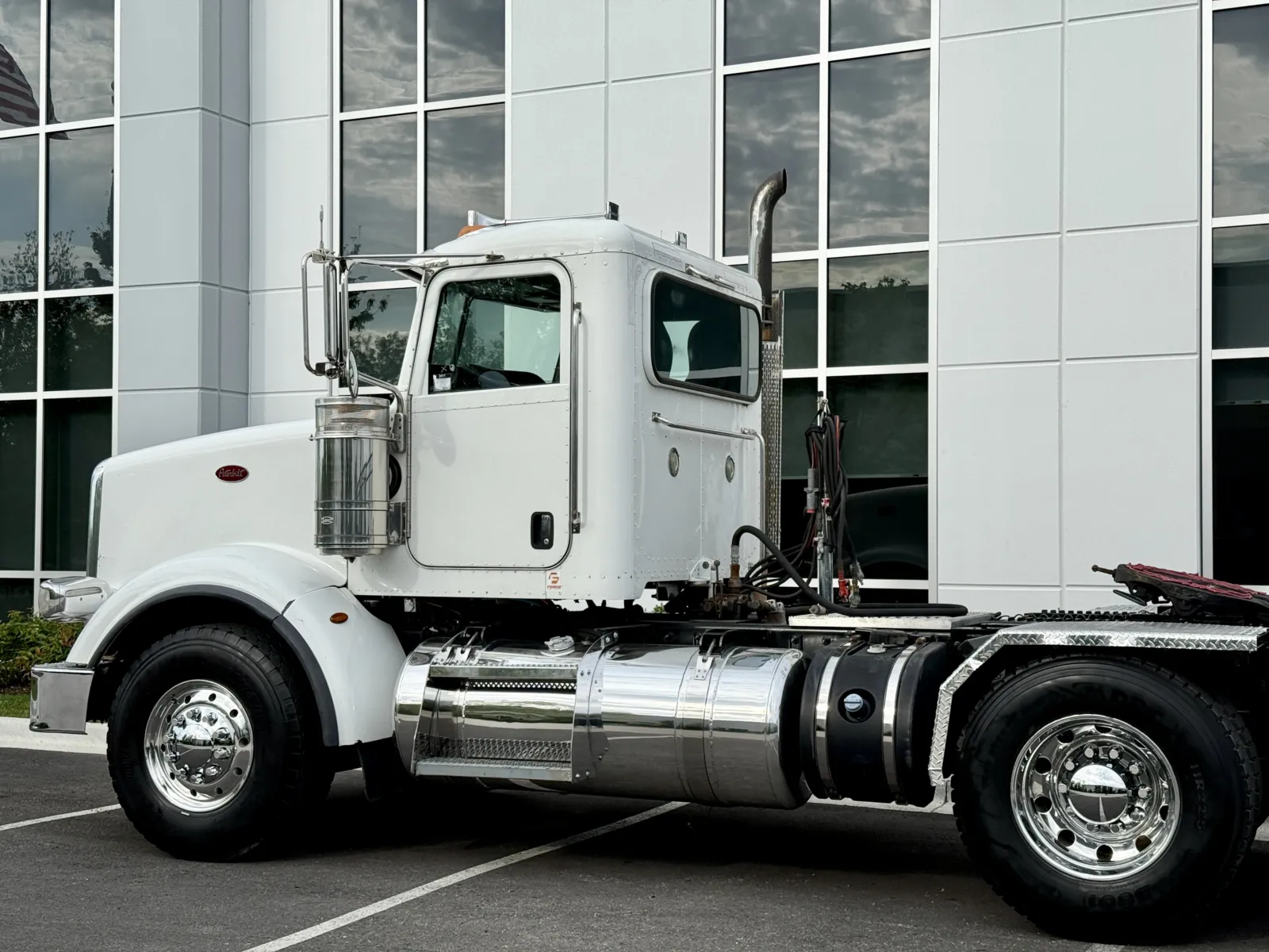 2015 Peterbilt - image 8