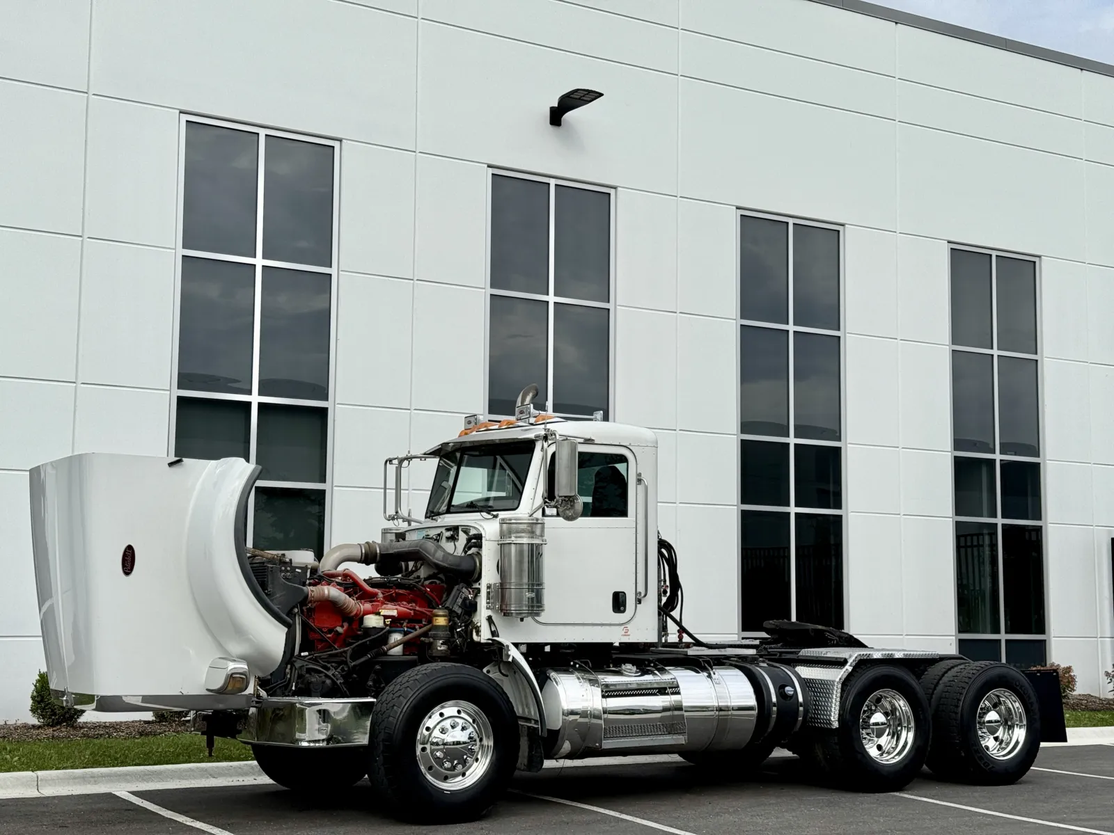 2015 Peterbilt - image 10
