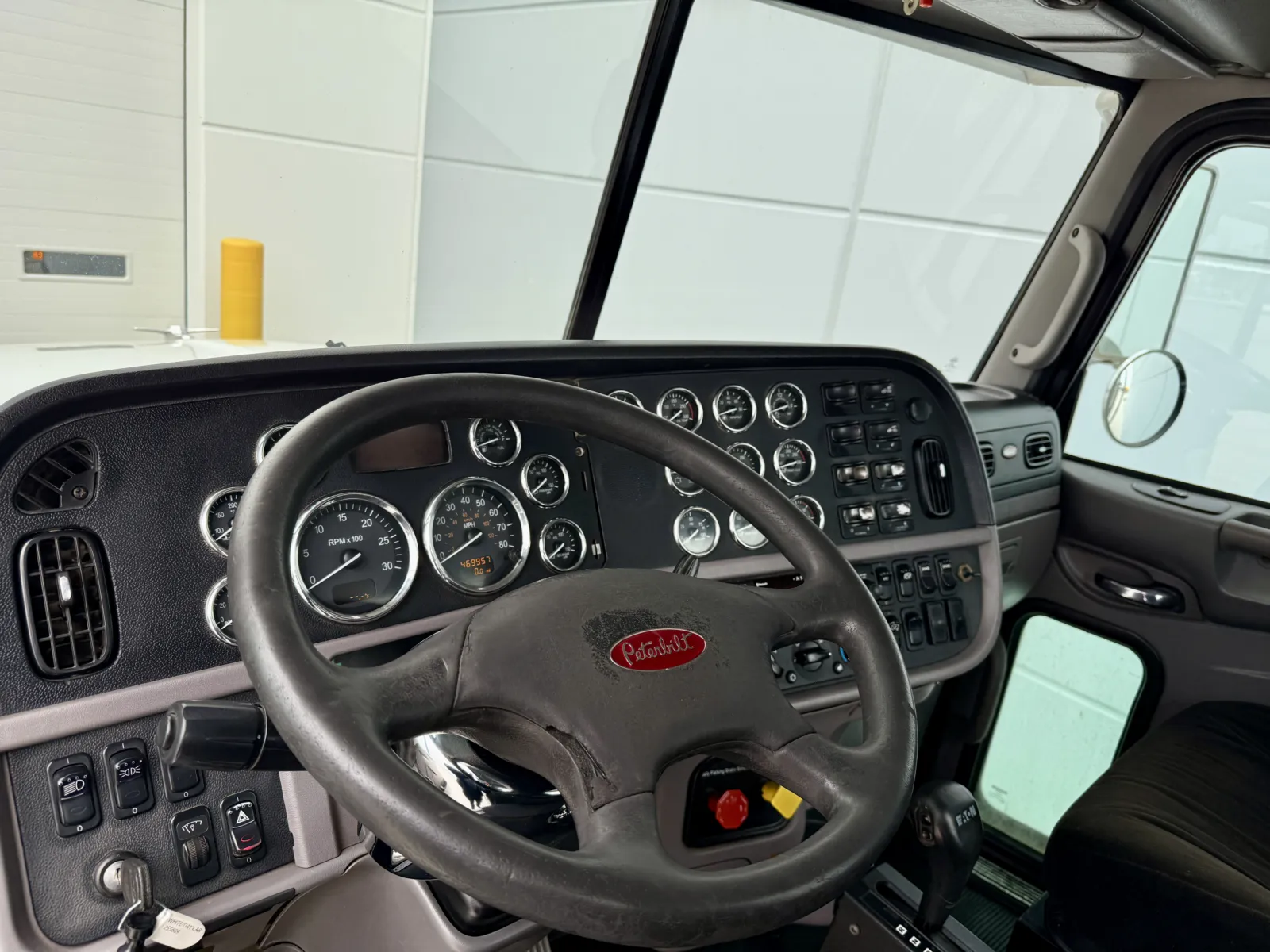 2015 Peterbilt - image 15