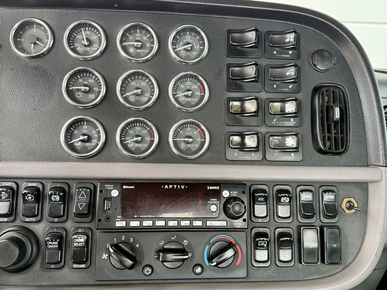 2015 Peterbilt - image 18