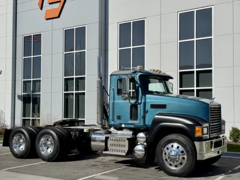 Photos of 2015 MACK PINNACLE CHU613 for sale in New Lenox, IL at Forge Truck Centers - Illinois
