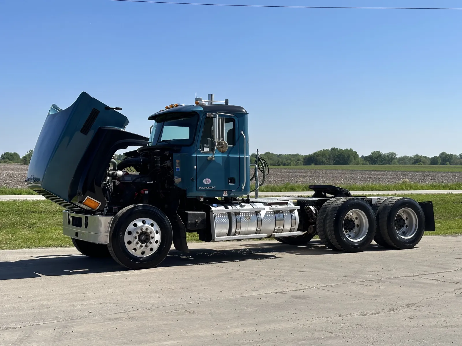 2015 Mack - image 10