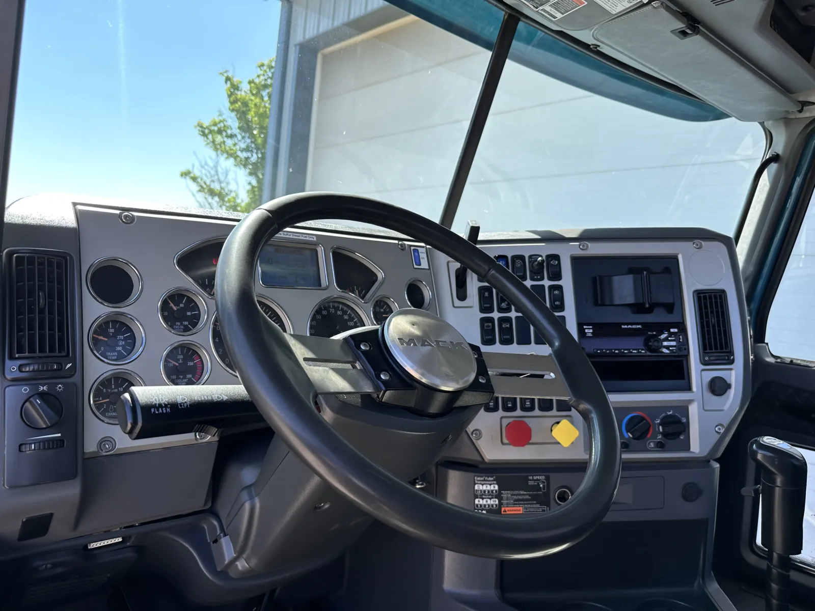 2015 Mack - image 15