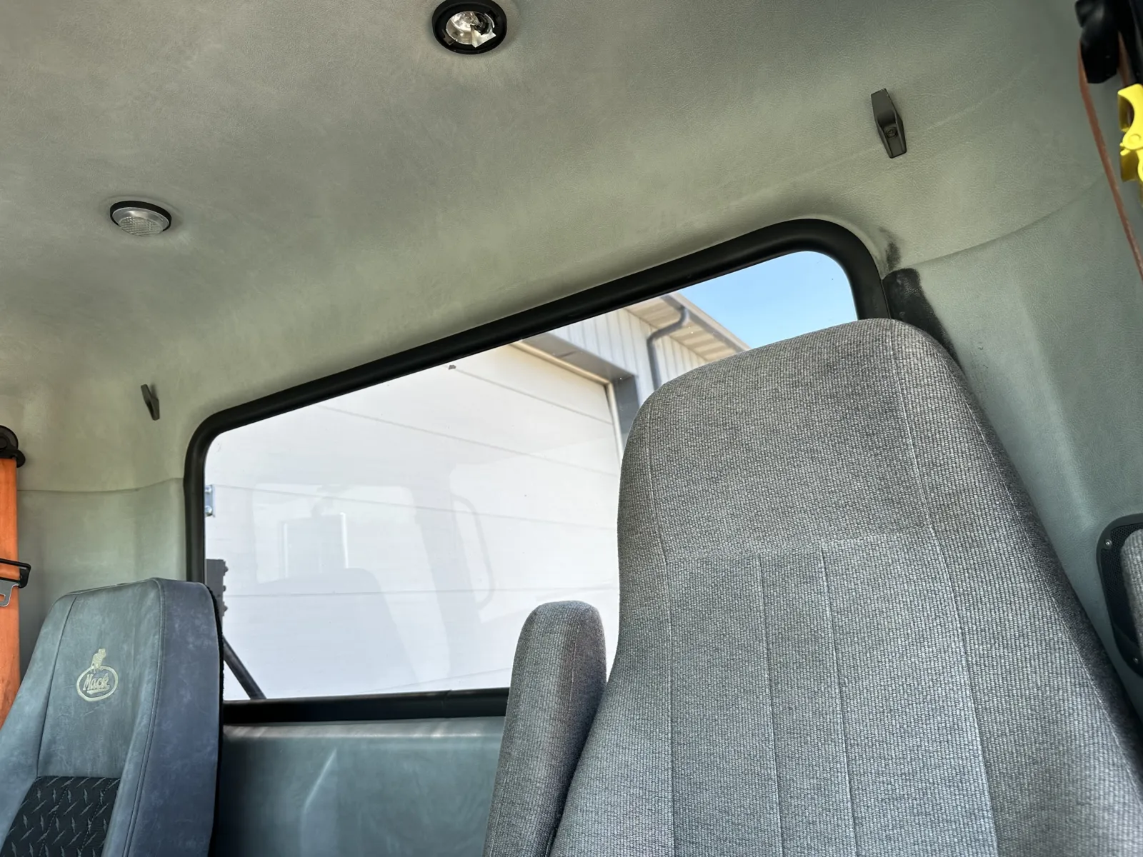 2015 Mack - image 20